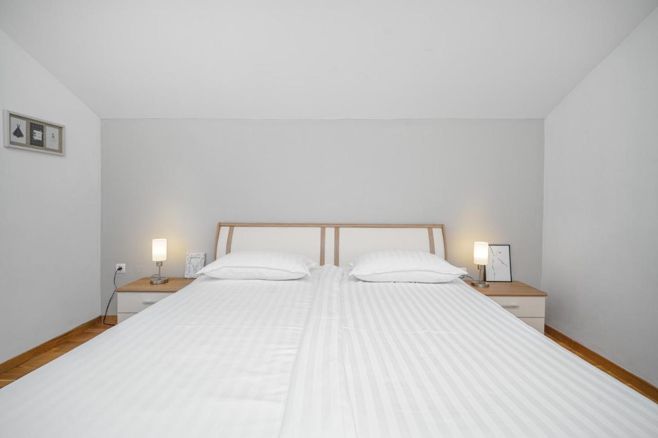 Family Petrov Apartments Водице Екстер'єр фото