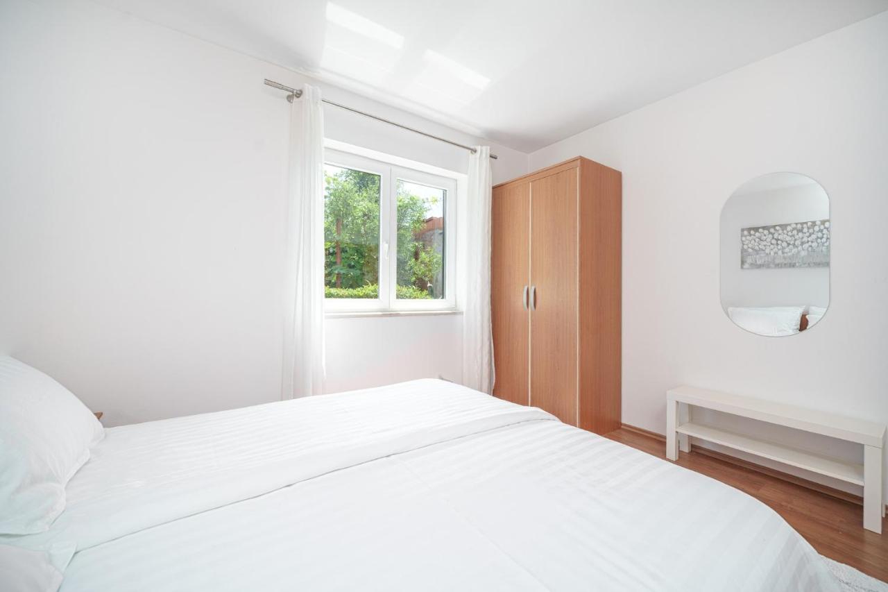 Family Petrov Apartments Водице Екстер'єр фото